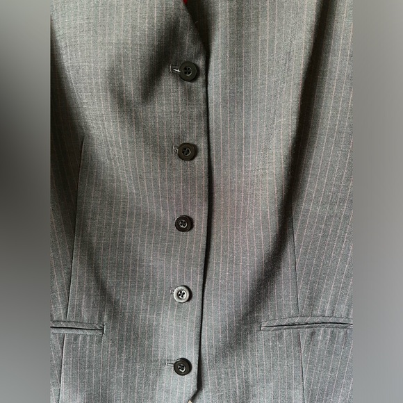 Anne Klein gray and red pinstripe suit vest size 2P - Picture 4 of 4